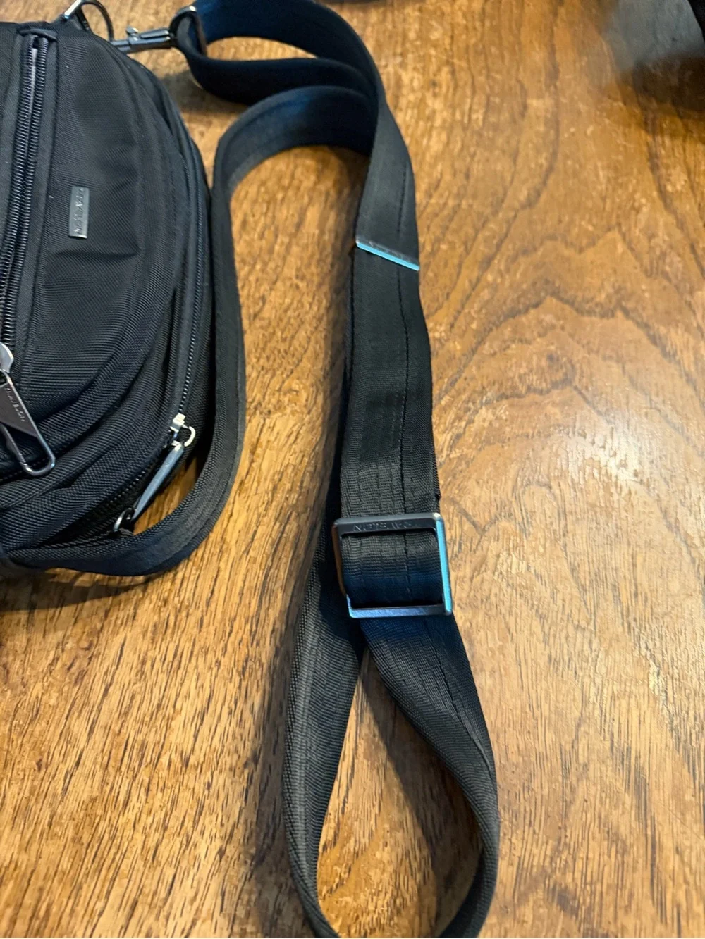 Travelon sleek black